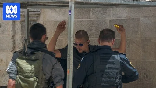 Israelis chant 'death to Arabs' in annual march through Jerusalem's Muslim Quarter